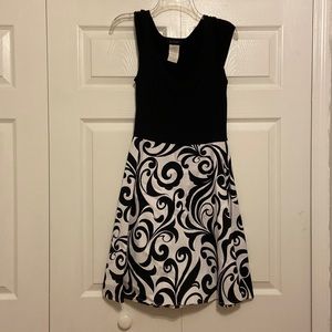 B*Smart short dress size 10 black on top and black and white at the bottom